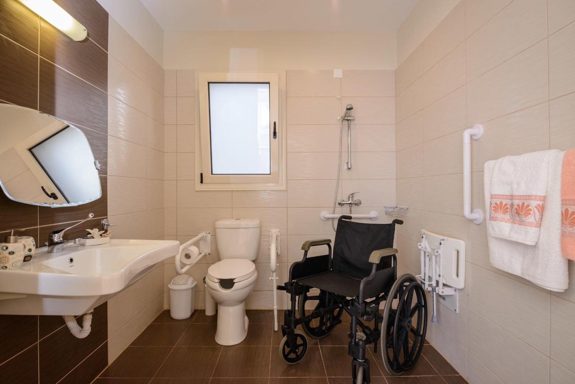 Aksos Suites Accessible Accommodation Agia  Rum bild